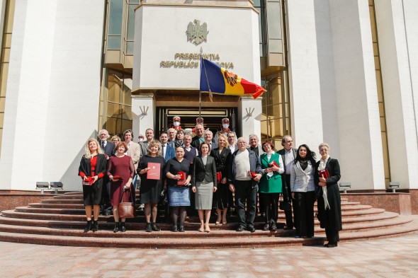 FOTO // Maia Sandu a înmânat distincții de stat mai multor oameni de cultură: „Împreună facem Moldova mai plină de viitor”